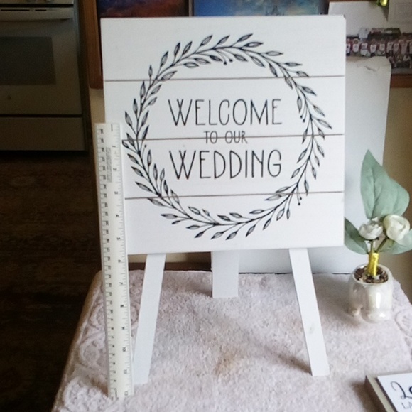 Wedding bundle: 16" Welcome tripod sign, bride tiara Bride Groom flutes - Picture 7 of 7